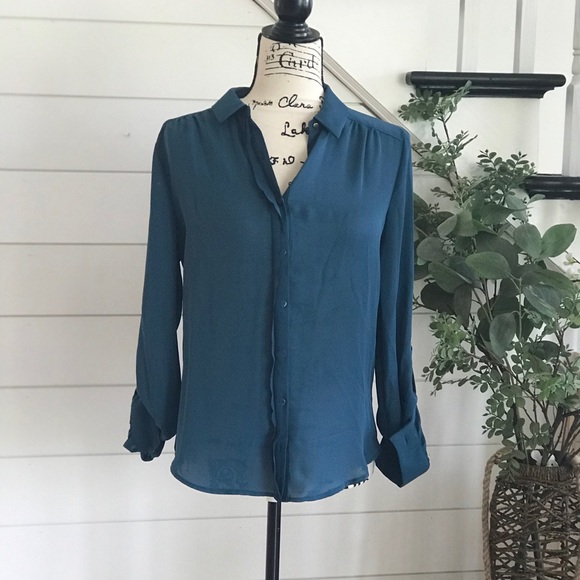 Elle Tops - NWT Elle blue scallop trim blouse, small